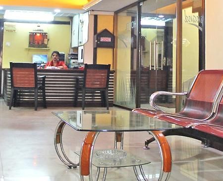 Neeranand Dalhousie- A Pure Vegetarian Hotel Kalkuta Zewnętrze zdjęcie