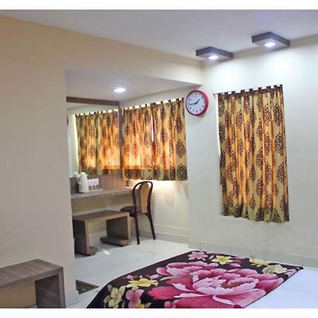 Neeranand Dalhousie- A Pure Vegetarian Hotel Kalkuta Zewnętrze zdjęcie