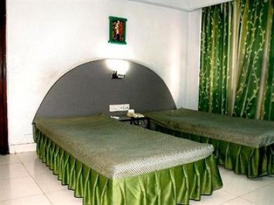 Neeranand Dalhousie- A Pure Vegetarian Hotel Kalkuta Zewnętrze zdjęcie