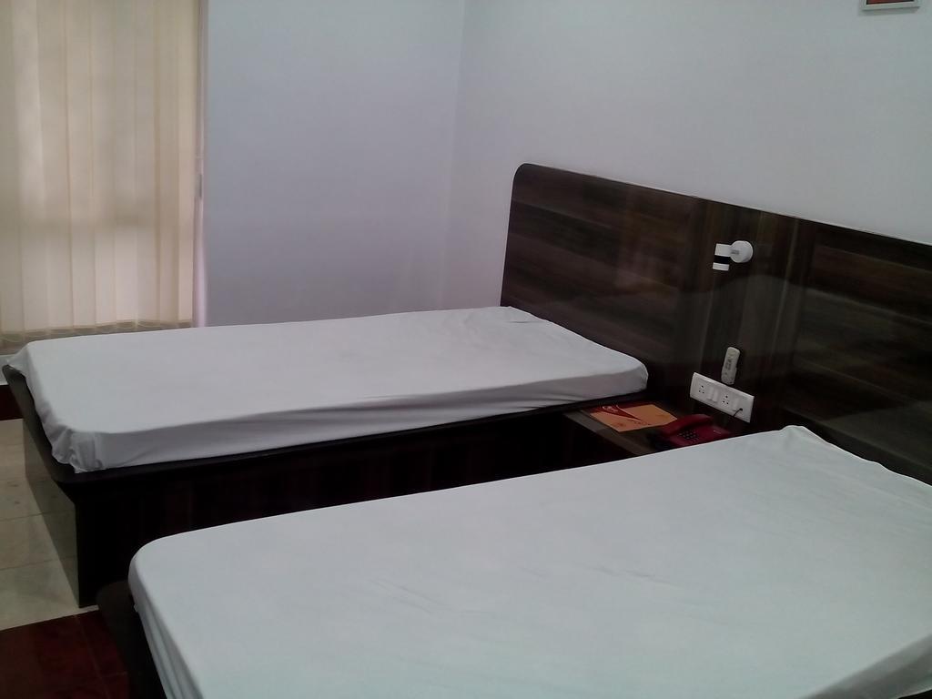 Neeranand Dalhousie- A Pure Vegetarian Hotel Kalkuta Zewnętrze zdjęcie