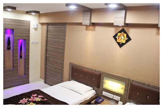 Neeranand Dalhousie- A Pure Vegetarian Hotel Kalkuta Zewnętrze zdjęcie